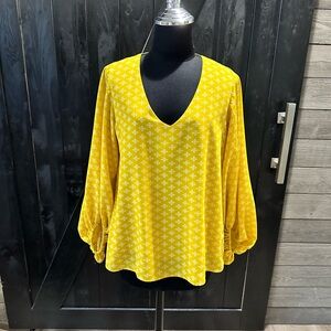 Vici brand yellow blouse size small great condition